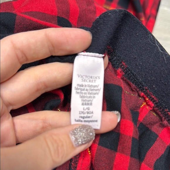 Victoria's Secret Red and Black Plaid Capri PJ pants size large - Picture 3 of 8